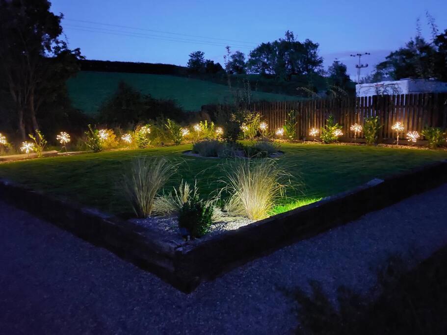 Apartment The Malvern Hills, Courtyard Cabins,tom