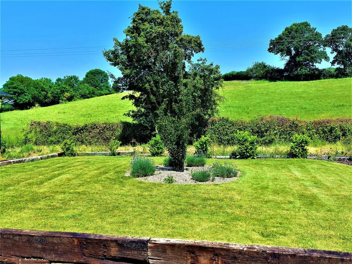 Apartment The Malvern Hills, Courtyard Cabins,tom